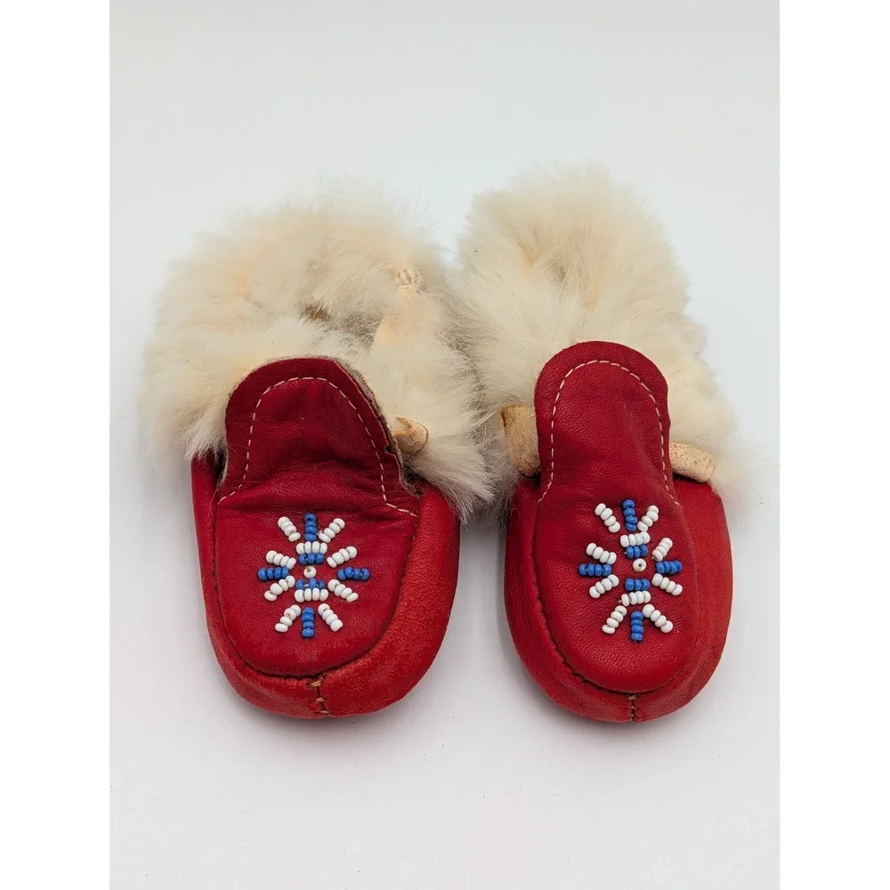 Sioux Mox Baby Moccasin Sz 2 Beaded Snowflake Fur Trim Red